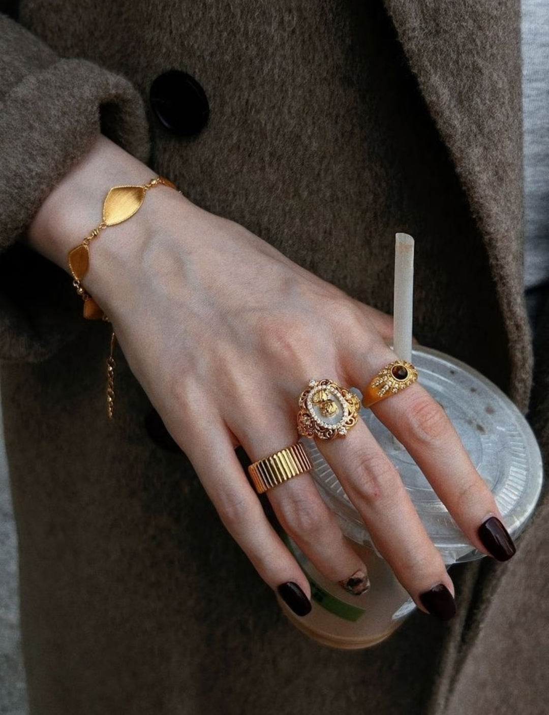 Uniquely designed ring, premium texture, gold color